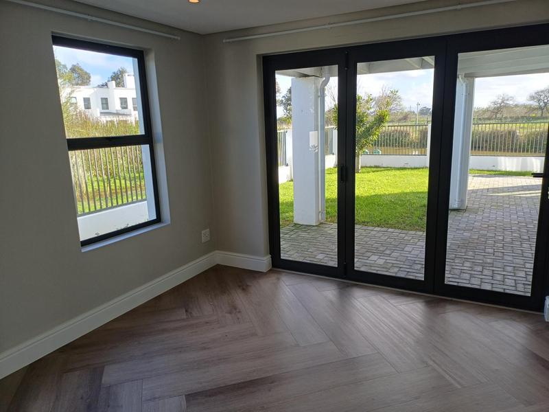 To Let 4 Bedroom Property for Rent in Somerset West Western Cape